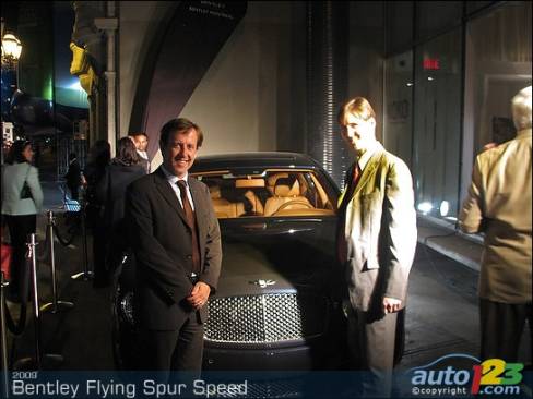 Gauche:Stuart Cochrane, directeur général régional, Bentley Motors Inc.Droite:Leon Dakka, directeur du marketing régional, Bentley Motors Inc.
