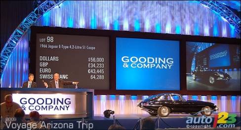 Ambiance plus intime chez Gooding & Co, qui se présente en Arizona pour la deuxième fois. Ici on sert du thé... et on bat son propre record de vente.