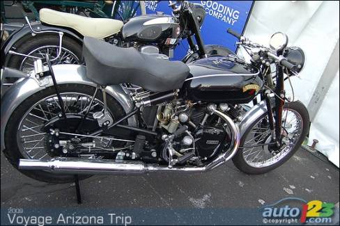 Très prisée des connaisseurs de motos, la Vincent Black Shadow 1952 est des joyaux de la moto anglaise. Méticuleusement conservée, cette Black Shadow n'a pas tardé à trouver preneur (59 400 $). Gooding & Co.