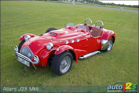 Pratiquement impossible de passer inaperçu au volant de cette belle bête, l'Allard J2X MkII, Made in Québec!