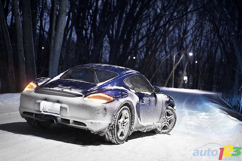 http://picolio.auto123.com/art-images/116084/2010-porsche-winter-test-005.jpg