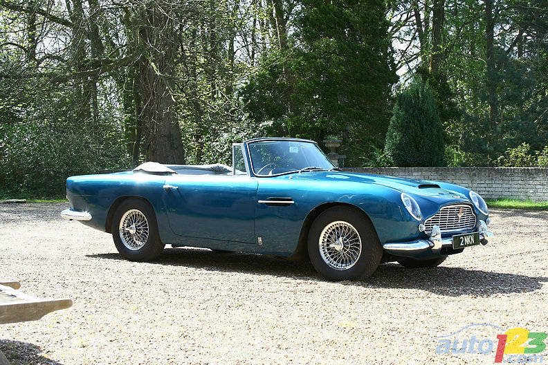 Un collectionneur a déboursé plus de 550 000 $ CAN (359 000 £) pour ce cabriolet DB5 1965. (Photo: Bonhams)