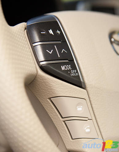 Photo: Charles Renny/Auto123.com, Toyota