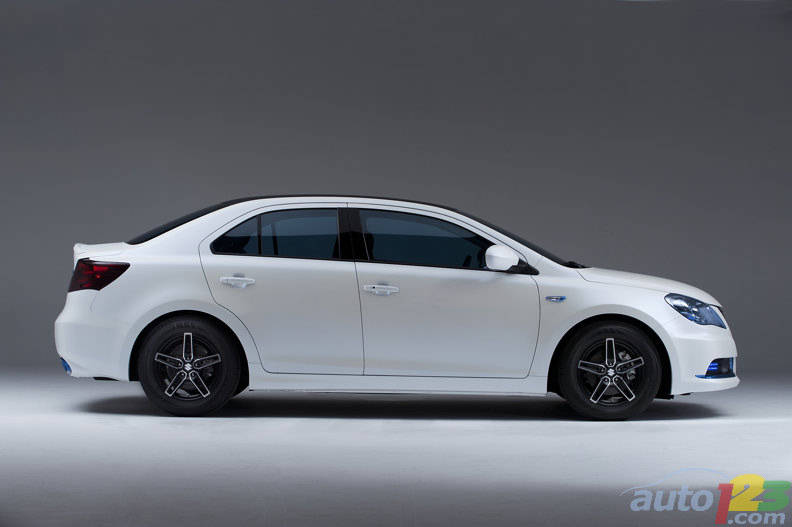 Suzuki Kizashi EcoCharge Concept (Photo: Suzuki)