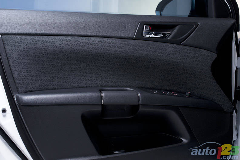 Suzuki Kizashi EcoCharge Concept (Photo: Suzuki)