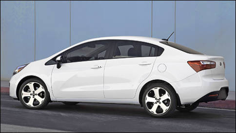 Première mondiale de la toute nouvelle berline Rio 2012 de Kia au Salon international de l'auto de New York