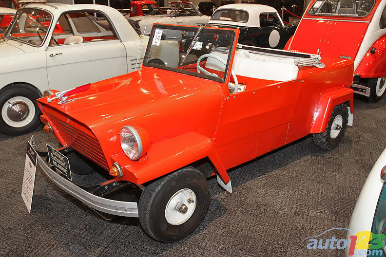 Fabricant américain établi en 1946, King Midget a produit le modèle 3, une décapotable biplace, de 1957 à 1969. Il était muni d'un moteur arrière monocylindre Wisconcin refroidi à l'air de 376cc, produisant 9,2 chevaux qui donnait une consommation moyenne de 3,9 litres aux 100 km. (Photo: Luc Gagné/Auto123.com)