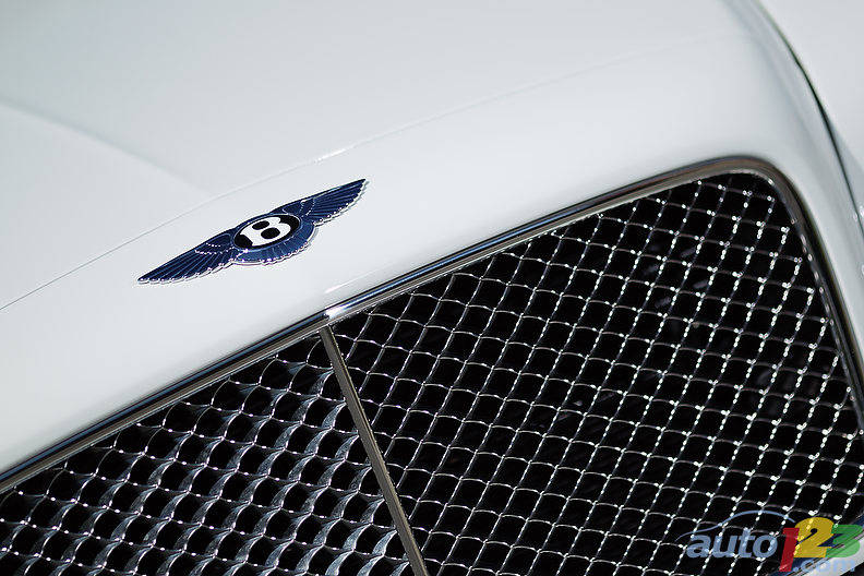 La calandre classique en nid d'abeille est coiffée du logo si désirable de Bentley. (Photo: Sébastien D'Amour/Auto123.com)