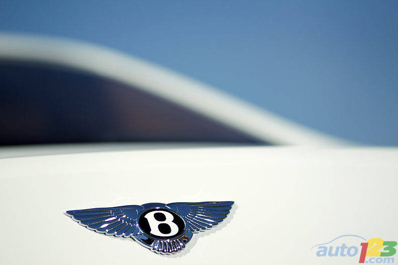 Ce logo appartient à Walter Owen Bentley, qui fonda Bentley Motors en 1919. (Photo: Sébastien D'Amour/Auto123.com)
