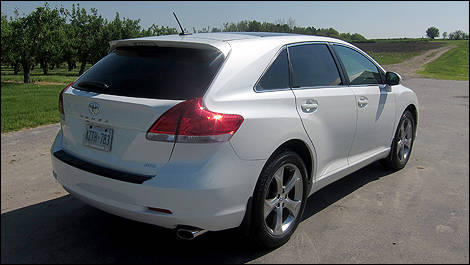 Toyota Venza 2011 vue 3/4 arrière