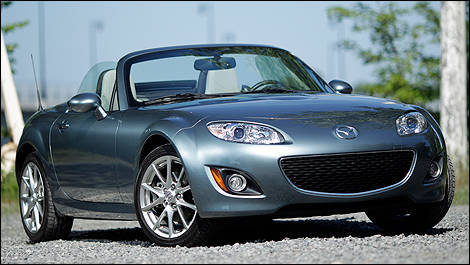 2011 Mazda MX-5 Special Version front 3/4 view