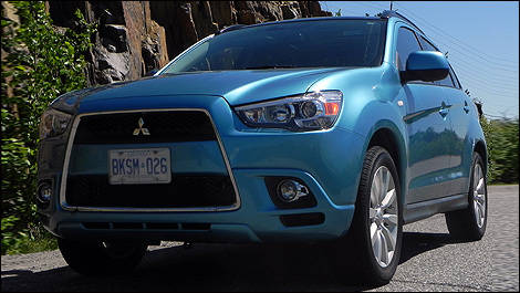 Mitsubishi RVR GT 4RM 2011 vue 3/4 avant