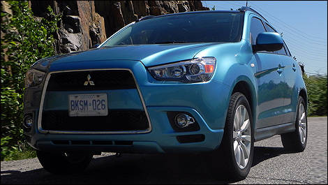 2011 Mitsubishi RVR GT 4WD front 3/4 view