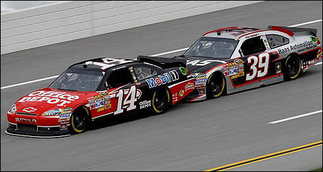Two-car draft with Tony Stewart and Ryan Newman. (Photo: nascar.com)
