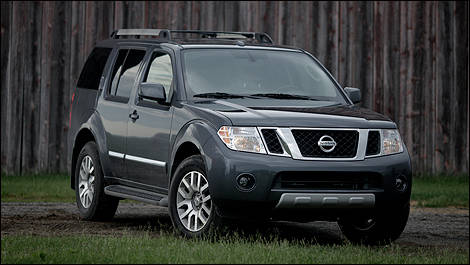 Nissan Pathfinder LE 2011 vue 3/4 avant