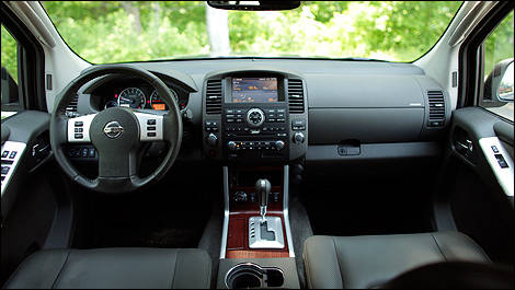 Nissan Pathfinder LE 2011 intérieur