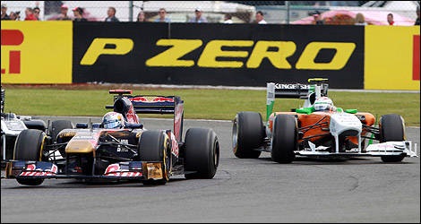 Toro Rosso fighting with Force India at Silverstone. (Photo: Pirelli)