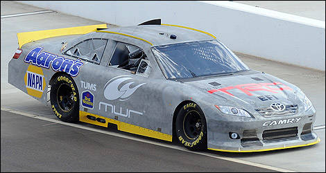 La voiture du Michael Waltrip Racing avec l'injection électronique (EFI). (Photo: NASCAR)