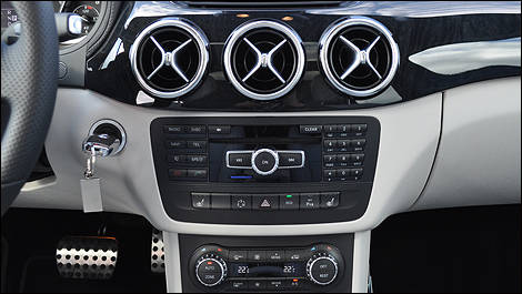 2013 Mercedes-Benz B-Class interior