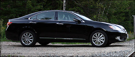 2011 Lexus ES 350 right side view