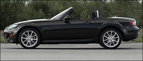 2011 Mazda MX-5 GS left side view