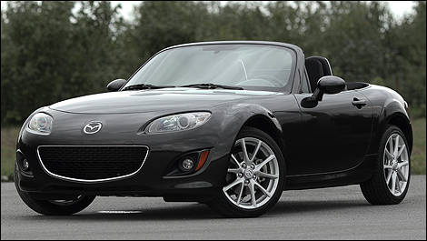 2011 Mazda MX-5 GS front 3/4 view