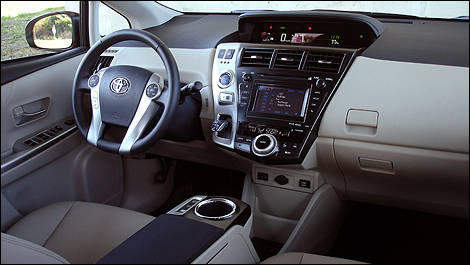 Toyota Prius v 2012 intérieur
