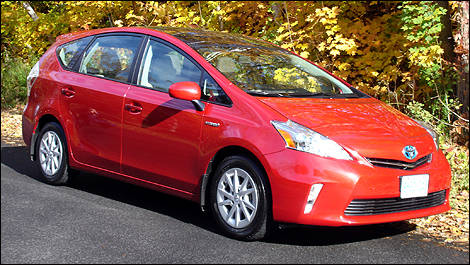 2012 Toyota Prius v front 3/4 view