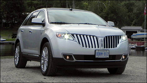 2011 Lincoln MKX AWD front 3/4 view