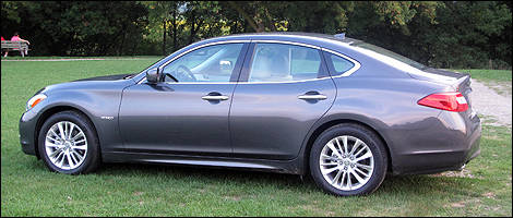 Infiniti M35h left side view