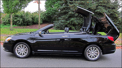 Chrysler 200 Cabriolet Limited 2011 vue côté gauche