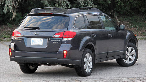 Subaru Outback 3.6R Limited 2011 vue 3/4 arrière