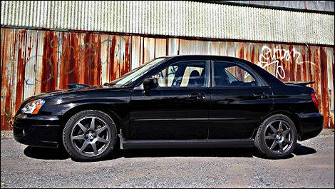 Subaru WRX 2004 vue côté gauche