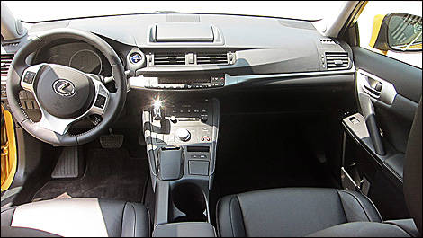 2011 Lexus CT 200h interior