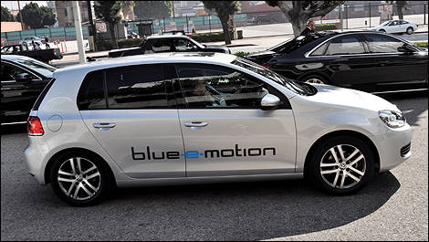 Volkswagen Golf blue-e-motion vue côté droit
