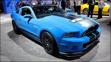 2013 Ford Shelby GT500 front 3/4 view
