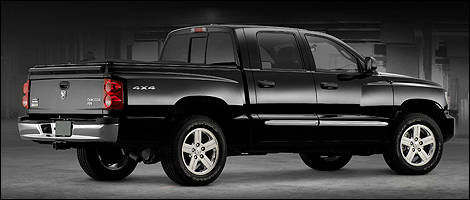 2011 Dodge Dakota rear 3/4 view