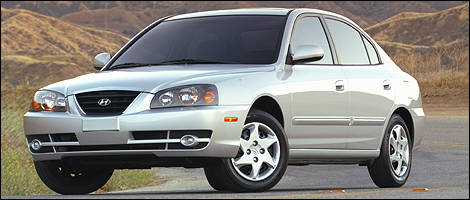 2004 Hyundai Elantra front 3/4 view