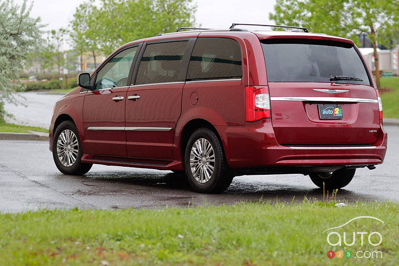Chrysler a récemment annoncé que les deux véhicules seraient mis au rencart, mais pas dans la même région. Ainsi, les États-Unis conserveront la Town & Country et le Canada, la Grand Caravan. (Photo: Sébastien D'Amour/Auto123.com)