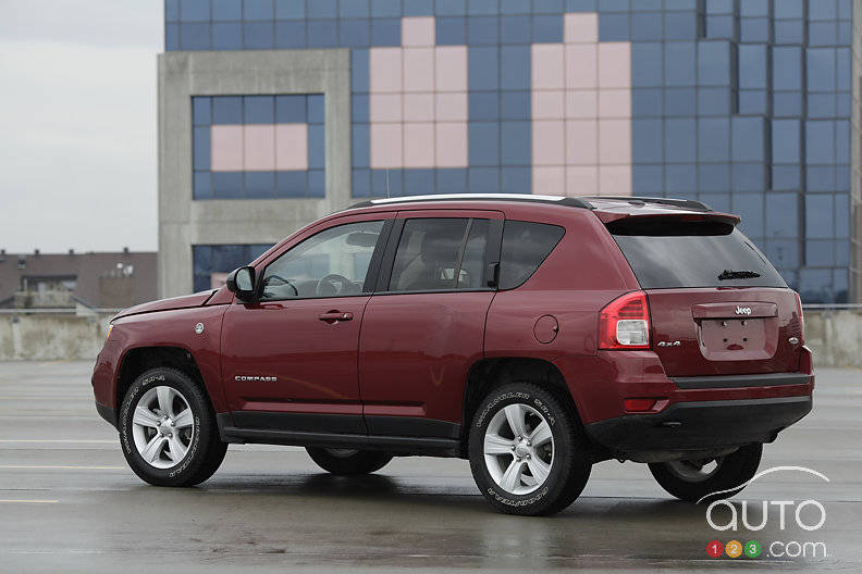Tout comme le duo 200-Avenger, Jeep doit larguer un des deux. Aux États-Unis, le Compass a la cote. Au Canada, le Patriot a pris de l'avance. Nous on dit : sauvez le Patriot! (Photo: Sébastien D'Amour/Auto123.com)