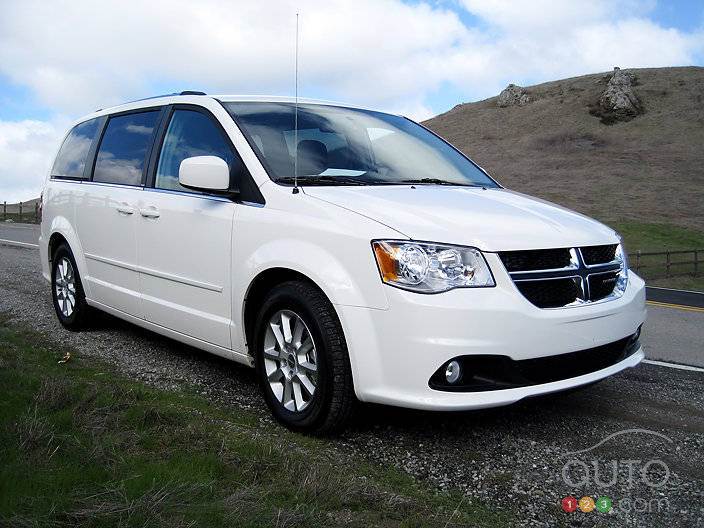 Chrysler a récemment annoncé que les deux véhicules seraient mis au rencart, mais pas dans la même région. Ainsi, les États-Unis conserveront la Town & Country et le Canada, la Grand Caravan. (Photo: Lesley Wimbush/Auto123.com)