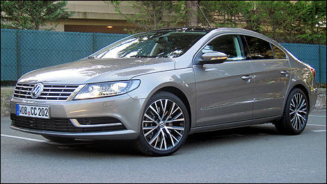 2013 Volkswagen CC front 3/4 view