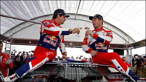 Daniel Elena (gauche) et Sébastien Loeb trinque (Photo: Citroën Racing)