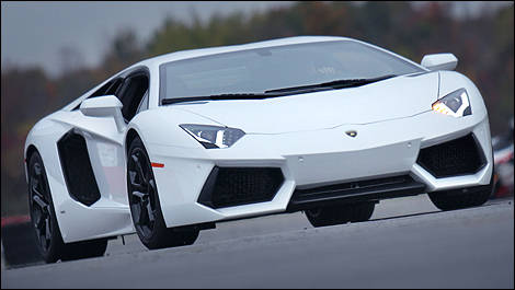 Lamborghini Aventador 2012 vue 3/4 avant