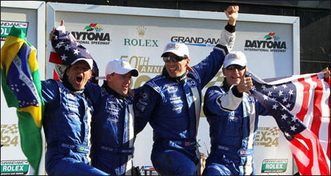 Ozz Negri, John Pew, Justin Wilson et AJ Allmendinger avaient bien raison de célébrer (Photo: SPEED.com)