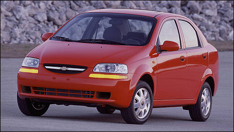 2004 Chevrolet Aveo front 3/4 view