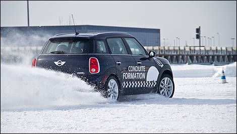 MINI Cooper S Countryman ALL4 2012 vue 3/4 arrière