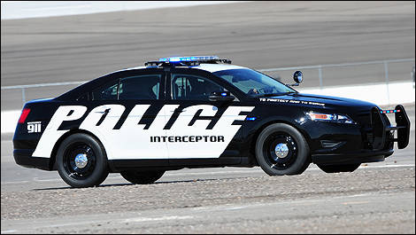 Ford Police Interceptor vue côté