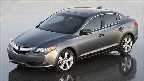 2013 Acura ILX front 3/4 view