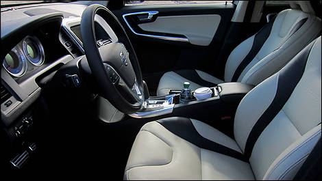2012 Volvo XC60 T6 AWD R-Design interior